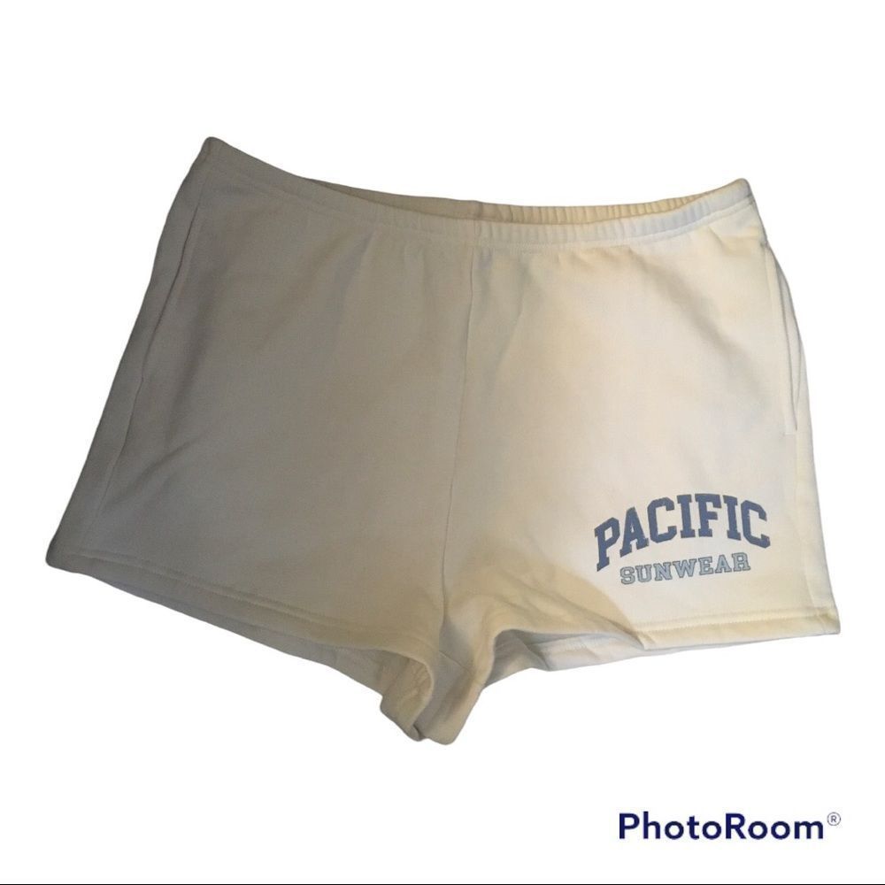 NWT Pacsun Pacific Sunwear Off White Shorts with pockets SZ- M